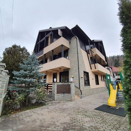 Pensiunea Public House Buşteni Eksteriør billede